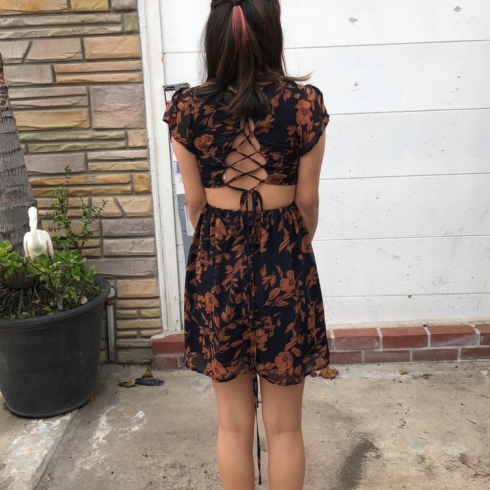 Floral Open Back Dress - Picture 6 of 8
